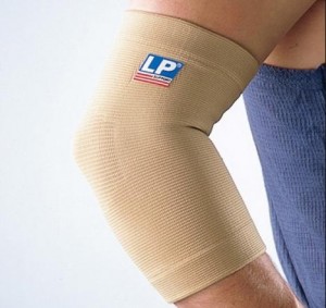 elastische elleboogsteun geeft steun aan de overbelaste elleboog.